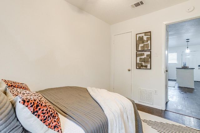 2215 5th Avenue, Fort Worth, TX 76110