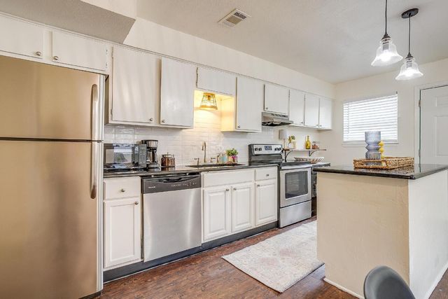 2215 5th Avenue, Fort Worth, TX 76110