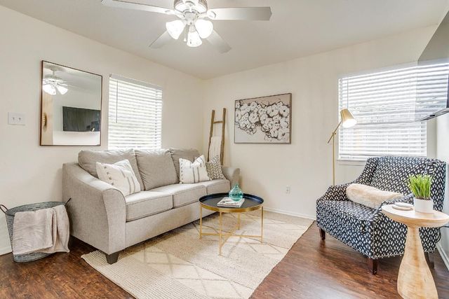 2215 5th Avenue, Fort Worth, TX 76110