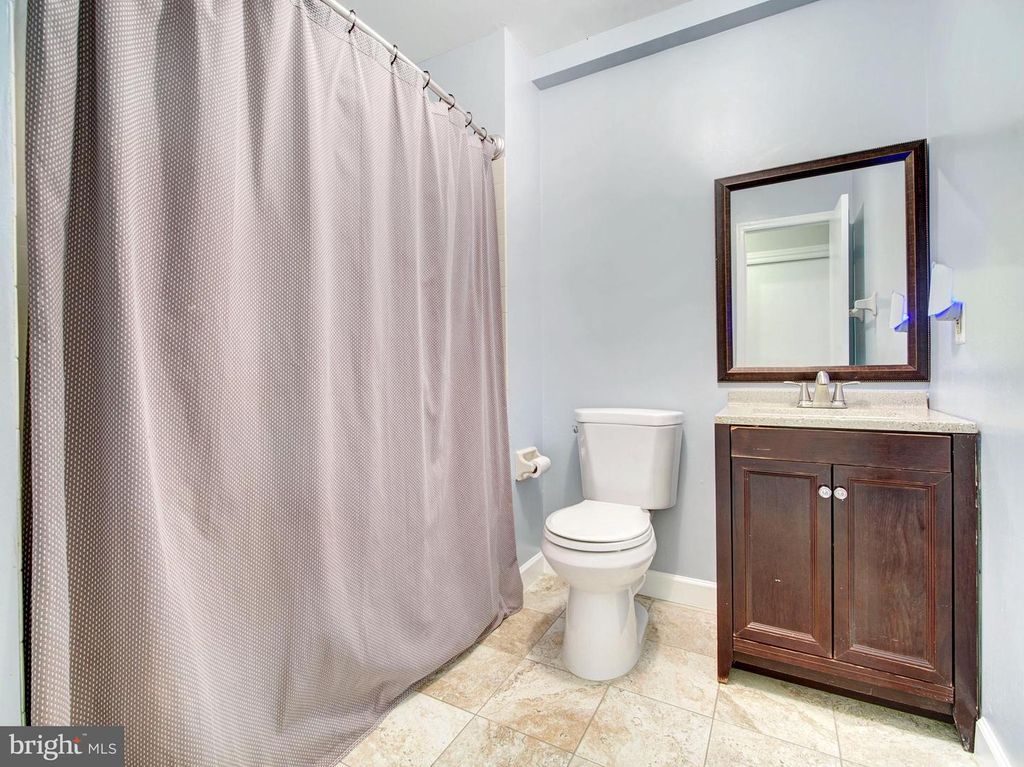 8 BECKETT CT, Ewing, NJ 08628