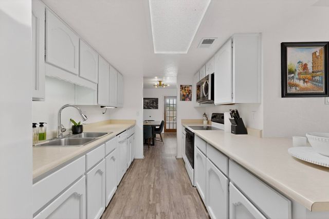 5527 Amistad Road NE, Albuquerque, NM 87111