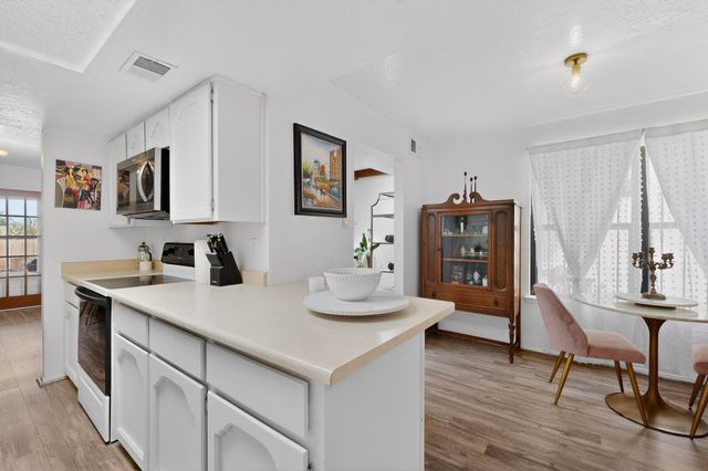 5527 Amistad Road NE, Albuquerque, NM 87111