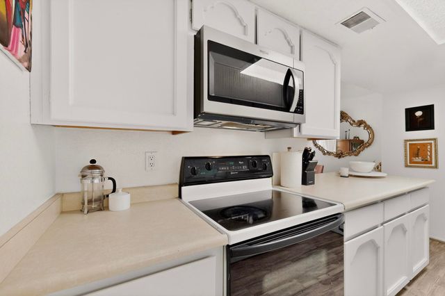 5527 Amistad Road NE, Albuquerque, NM 87111