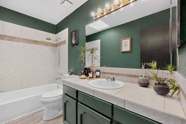 5527 Amistad Road NE, Albuquerque, NM 87111