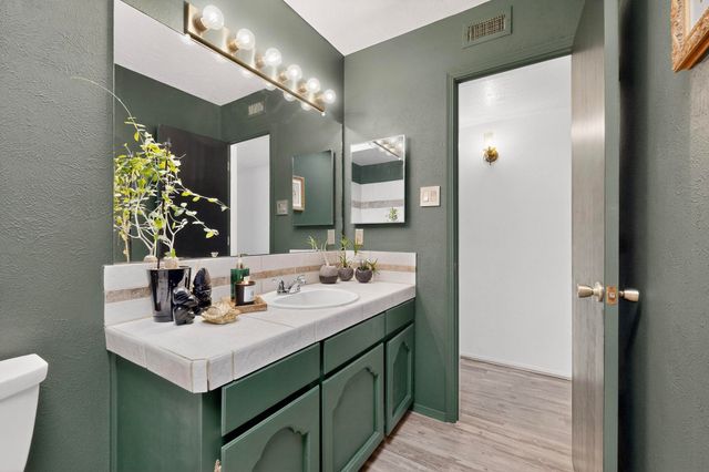 5527 Amistad Road NE, Albuquerque, NM 87111