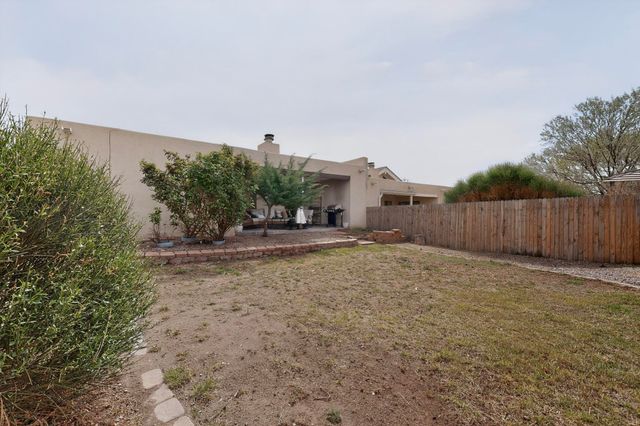 5527 Amistad Road NE, Albuquerque, NM 87111