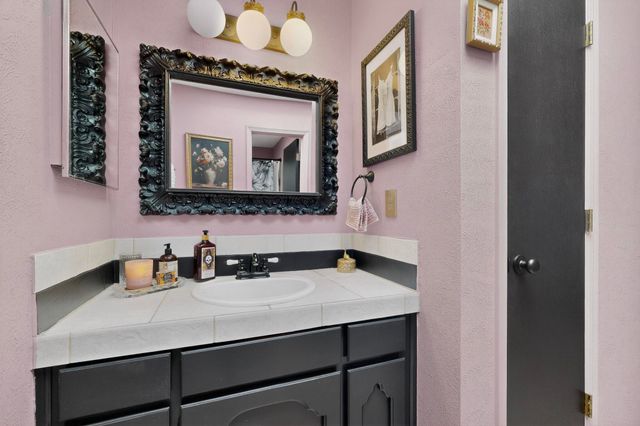 5527 Amistad Road NE, Albuquerque, NM 87111