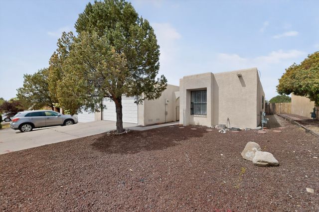 5527 Amistad Road NE, Albuquerque, NM 87111