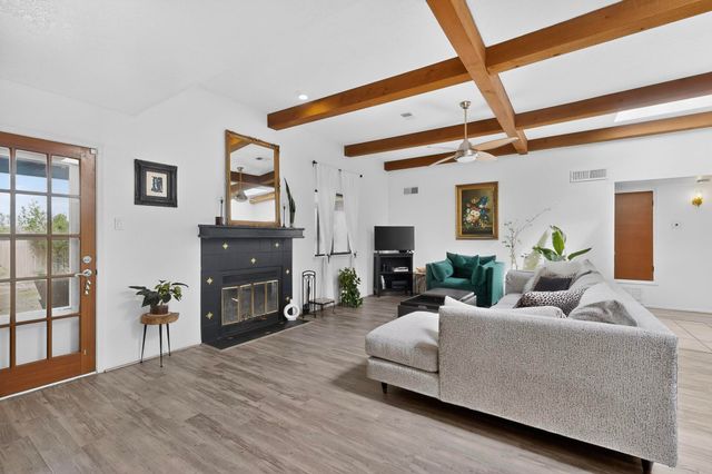 5527 Amistad Road NE, Albuquerque, NM 87111