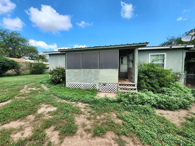 111 W Duncan Avenue, Mertzon, TX 76941