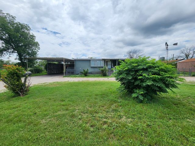 111 W Duncan Avenue, Mertzon, TX 76941