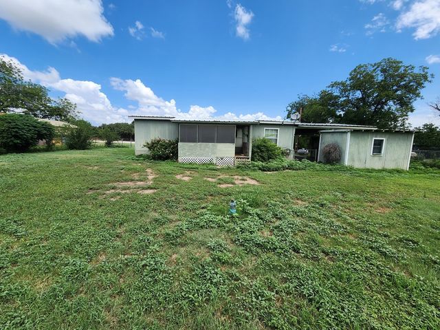 111 W Duncan Avenue, Mertzon, TX 76941