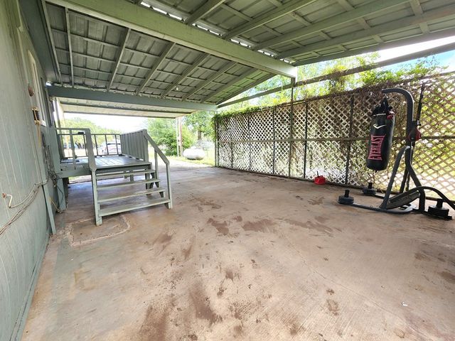 111 W Duncan Avenue, Mertzon, TX 76941