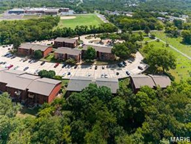 5593 Baronridge Drive 5, St Louis, MO 63129