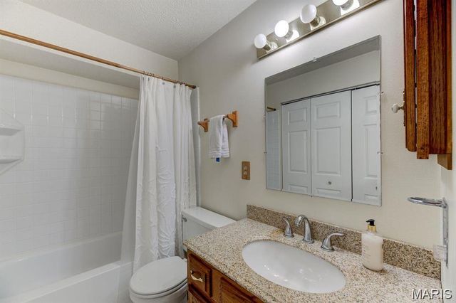 5593 Baronridge Drive 5, St Louis, MO 63129