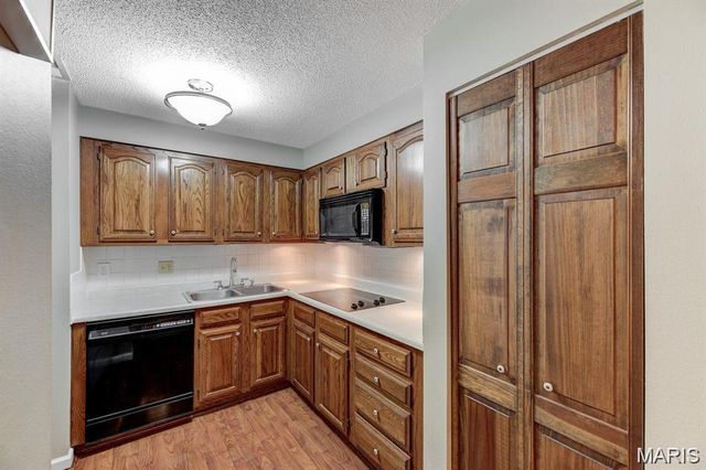 5593 Baronridge Drive 5, St Louis, MO 63129