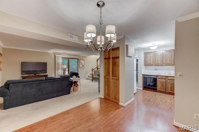 5593 Baronridge Drive 5, St Louis, MO 63129