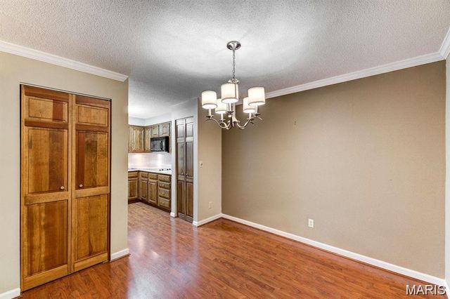 5593 Baronridge Drive 5, St Louis, MO 63129