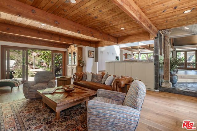 1064 Meadows End Drive, Calabasas, CA 91302