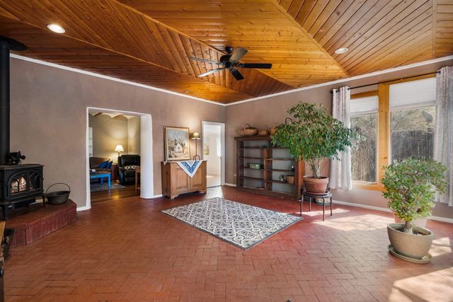 479 County Road 84, Santa Fe, NM 87506