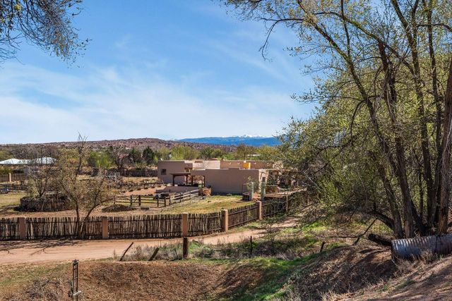 479 County Road 84, Santa Fe, NM 87506
