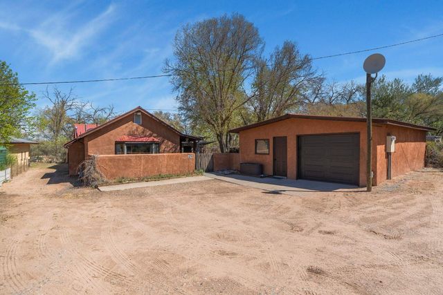 479 County Road 84, Santa Fe, NM 87506