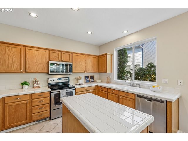 2385 Ne 13TH Way, Hillsboro, OR 97124