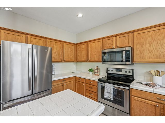 2385 Ne 13TH Way, Hillsboro, OR 97124