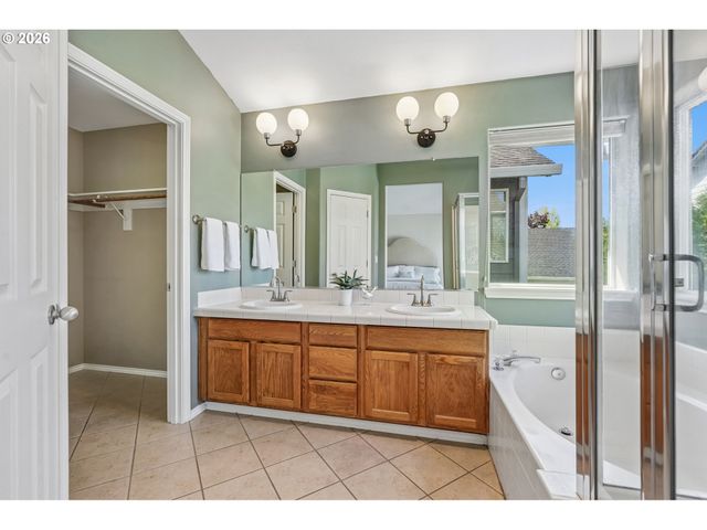 2385 Ne 13TH Way, Hillsboro, OR 97124