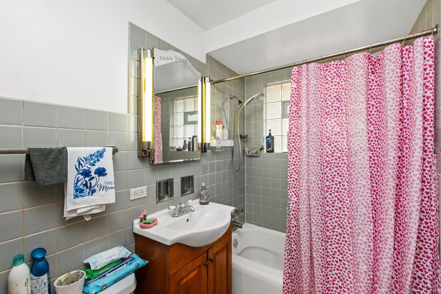 6252 W Irving Park Road, Chicago, IL 60634