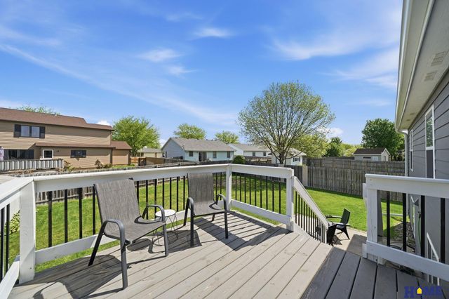 1048 Isaac Drive, Lincoln, NE 68521