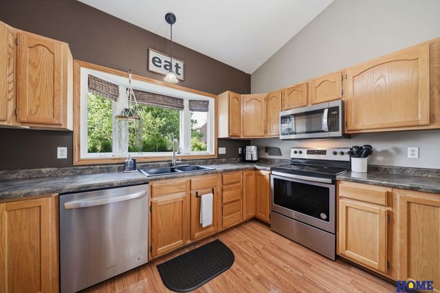 1048 Isaac Drive, Lincoln, NE 68521