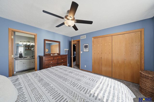 1048 Isaac Drive, Lincoln, NE 68521