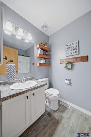 1048 Isaac Drive, Lincoln, NE 68521