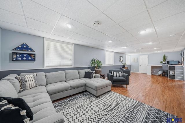 1048 Isaac Drive, Lincoln, NE 68521