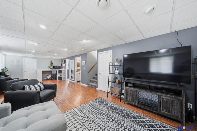 1048 Isaac Drive, Lincoln, NE 68521