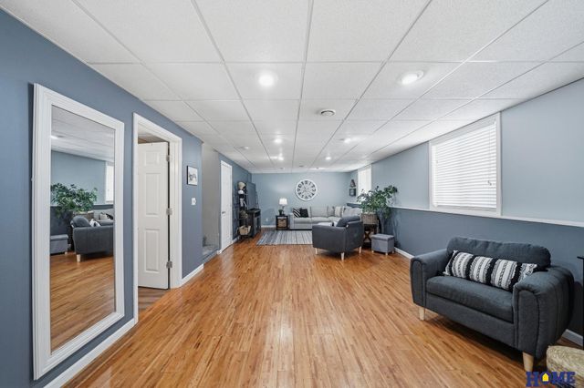 1048 Isaac Drive, Lincoln, NE 68521