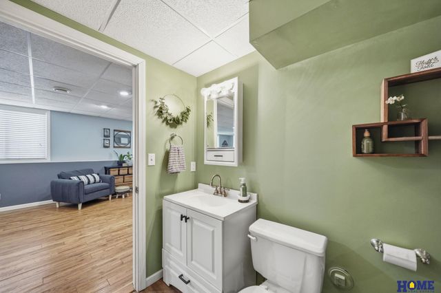 1048 Isaac Drive, Lincoln, NE 68521