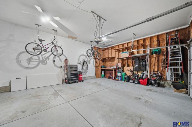 1048 Isaac Drive, Lincoln, NE 68521
