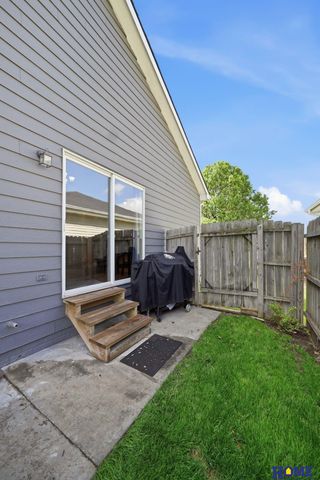 1048 Isaac Drive, Lincoln, NE 68521