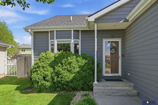 1048 Isaac Drive, Lincoln, NE 68521