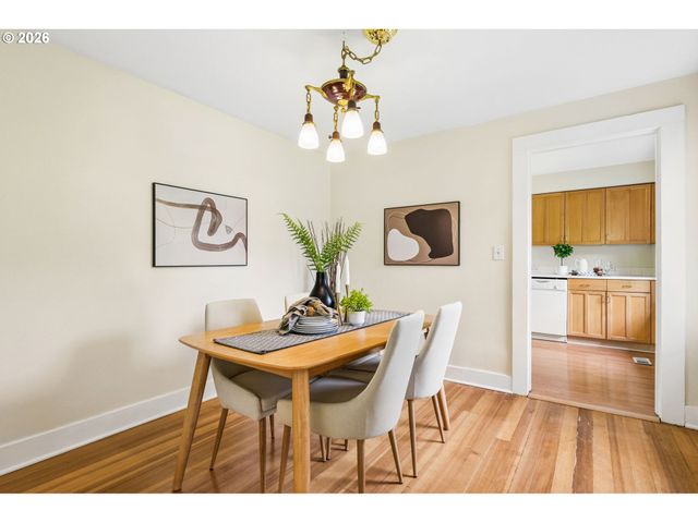 4228 Ne SIMPSON St, Portland, OR 97218
