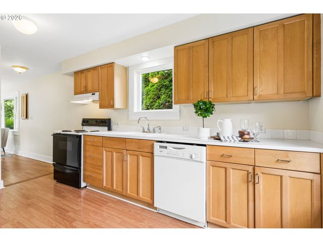 4228 Ne SIMPSON St, Portland, OR 97218