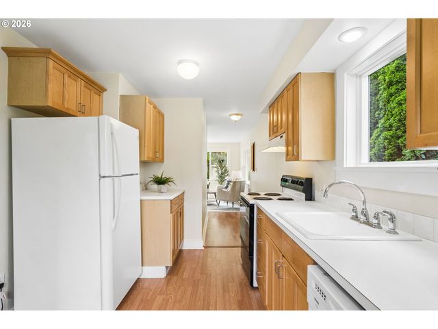 4228 Ne SIMPSON St, Portland, OR 97218
