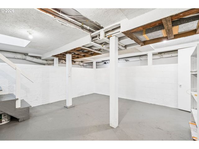 4228 Ne SIMPSON St, Portland, OR 97218