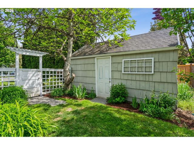 4228 Ne SIMPSON St, Portland, OR 97218