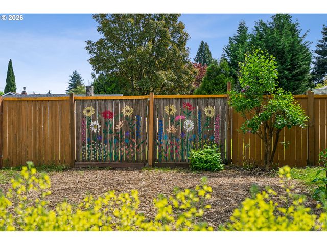 4228 Ne SIMPSON St, Portland, OR 97218