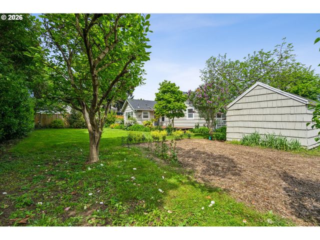 4228 Ne SIMPSON St, Portland, OR 97218