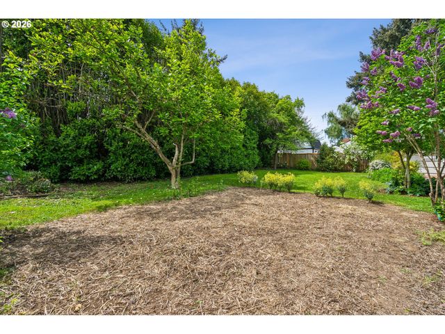 4228 Ne SIMPSON St, Portland, OR 97218