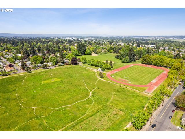 4228 Ne SIMPSON St, Portland, OR 97218